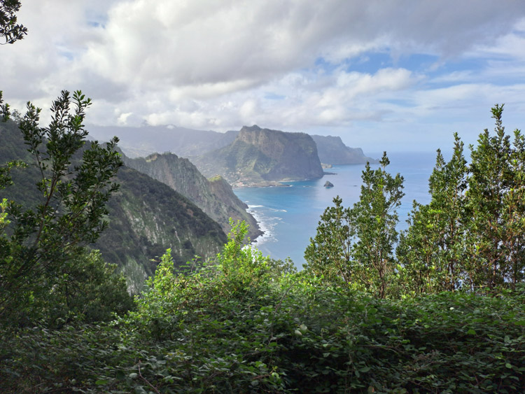 Porto da Cruz ist schon zu sehen