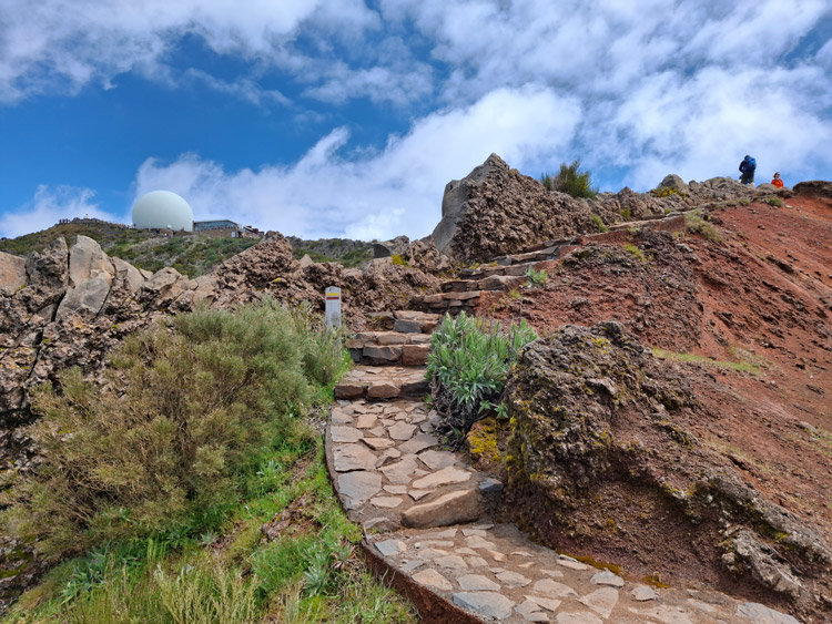 Nur noch wenige Meter bis zum Gipfel des Pico do Areeiro