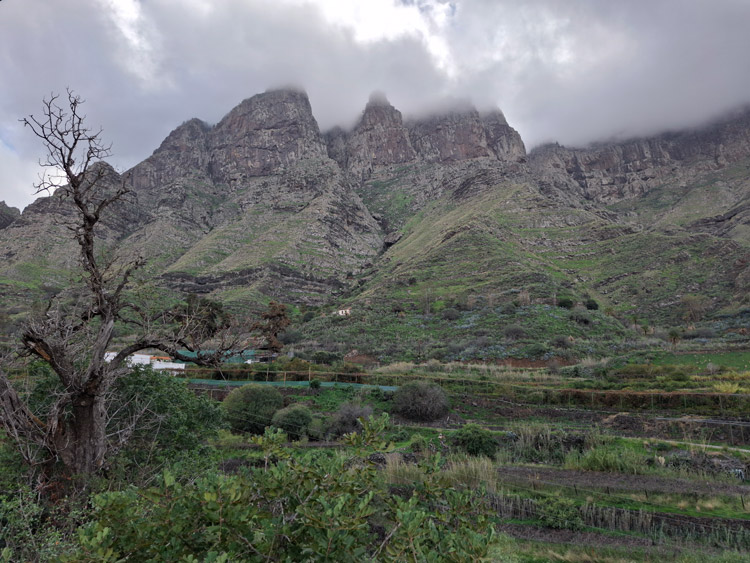 Berge mit Wolken (San Pedro)