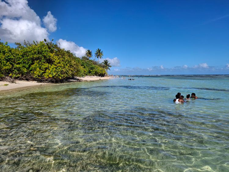 Spaziergang durchs Wasser (Plage de Bois Jolan)