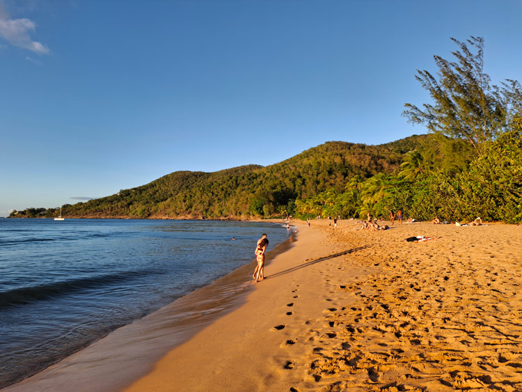 Plage de Grande Anse vor Sonnenuntergang