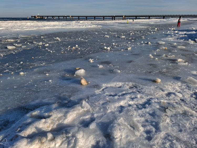 Eis vor der Seebrücke Ahlbeck