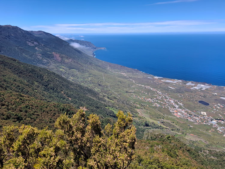 Blick vom Mirador de La Llania ins Golftal