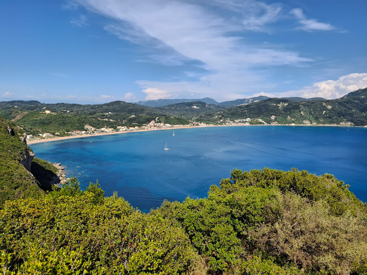Ausblick auf Agios Georgios Beach