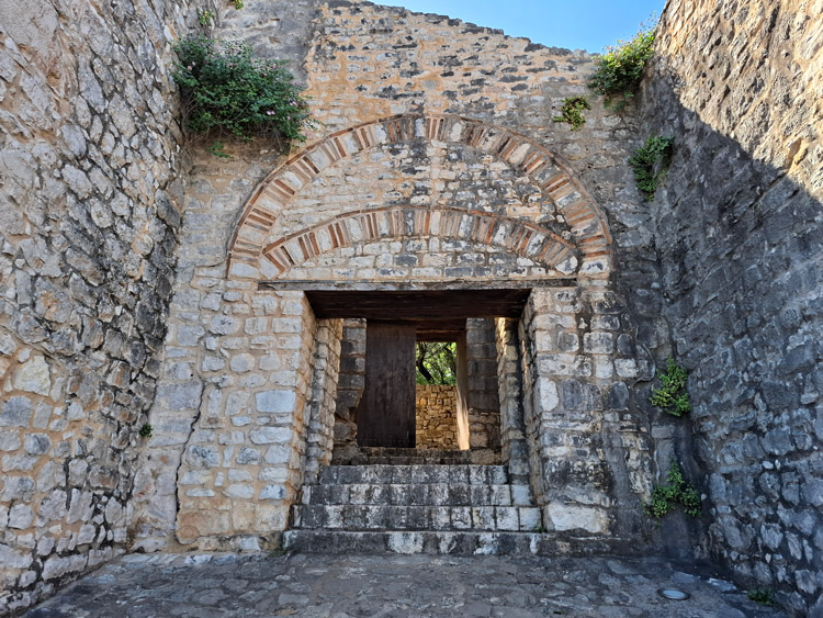 Eingang Burg Kassiopi