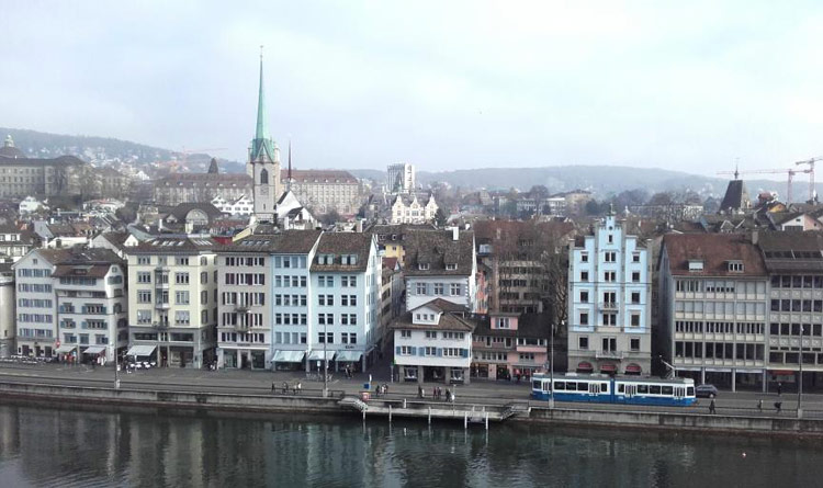 Blick auf Zürich vom Lindenhof