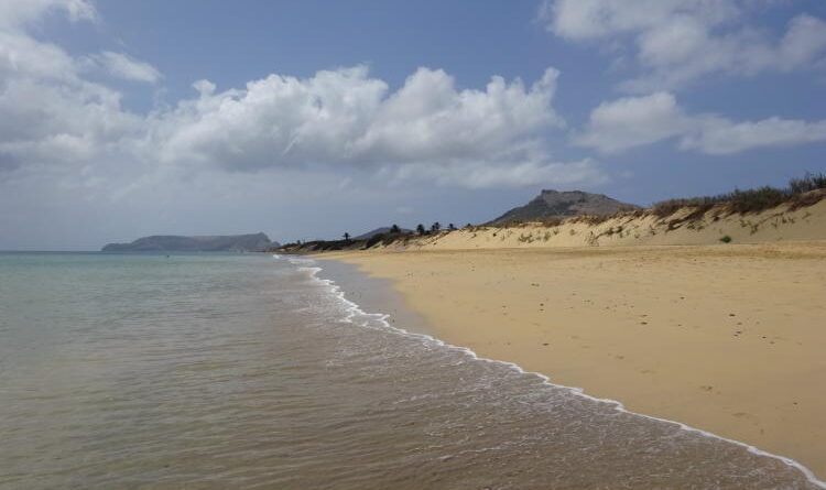 Goldgelber Strand von Porto Santo